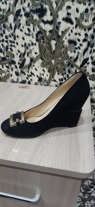 Продам женские туфли