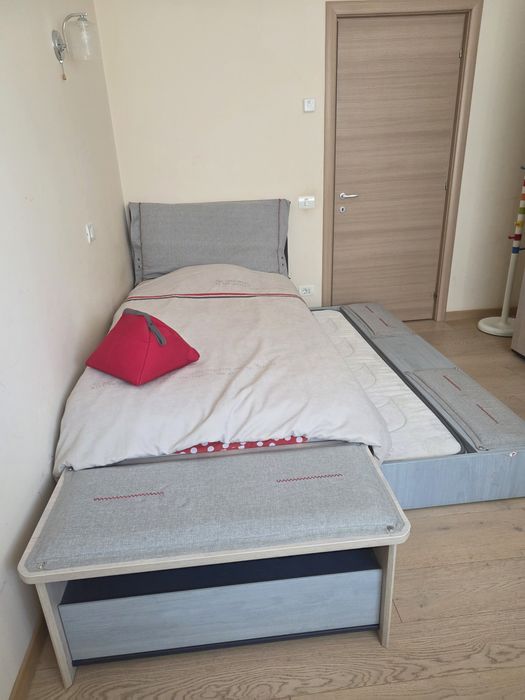 Mobilier complet camera adolescent, 3950 lei, cost de nou 12480 lei