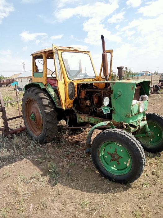 Подам  два  ЮМЗ 6