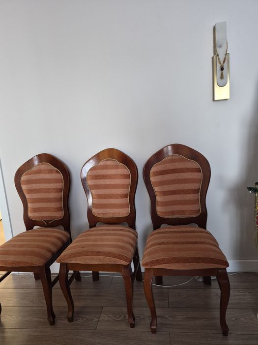 Продам стулья натуральные дерево дуб