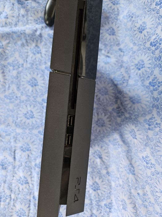 Vand PS4 pret 700 lei