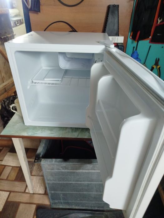 Продается маленький холодильник