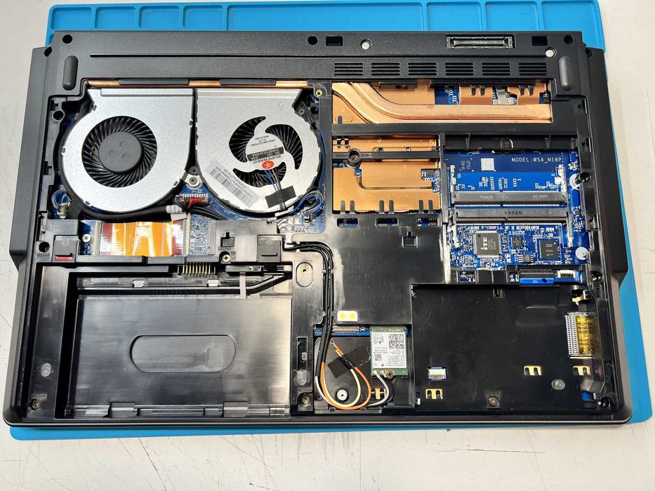 Реновиран лаптоп Fujitsu CELSIUS H780 15.6" i7-8850H 16GB 510GB P2000