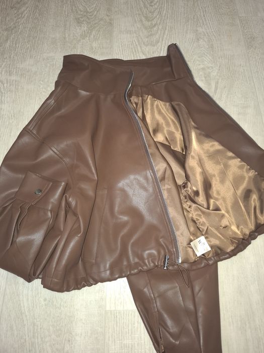 Продам кожанку коричневую