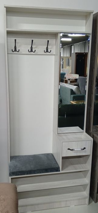 Прихожая  для любого помещения