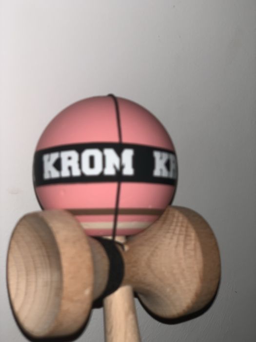 Tama krom strogo roz