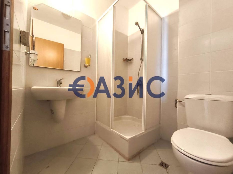 Апартамент с 2 спални в жилищна сграда на първа линия, Паркомясто, без