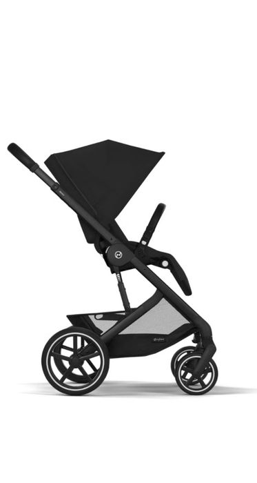 Carucior Cybex Gold Balios S Lux Moon Black cu cadru negru si maner cu