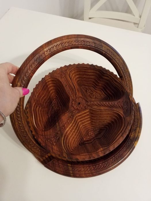 Platou din lemn exotic pt gustari.Pliabil. Nou.