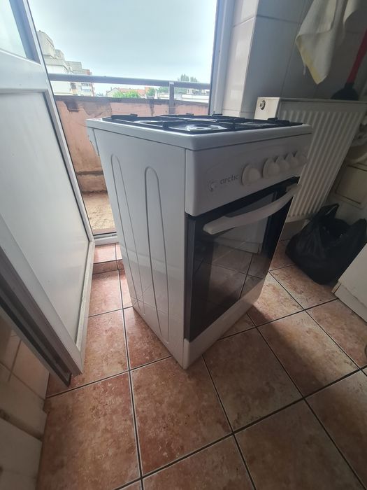 Vând un aragaz cu 4 ochiuri perfect funcțional