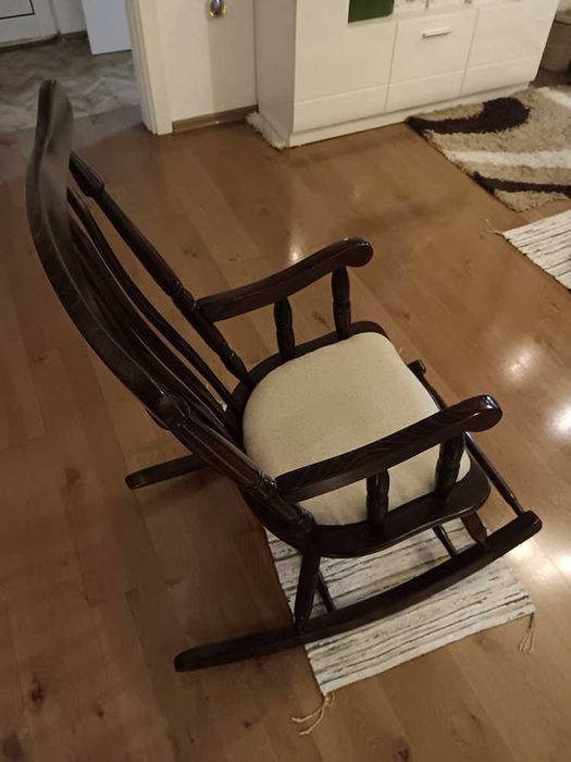 Люлеещ се стол, дървен