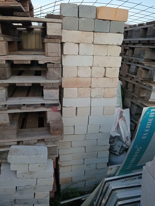 Продам кирписи и брусчатки.