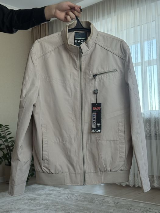 Продам весенние куртки