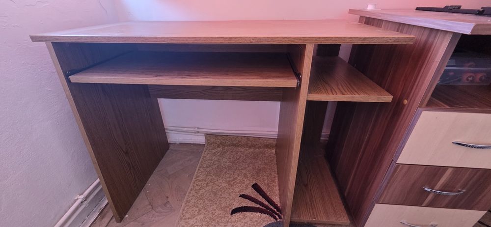 Birou simplu din pall