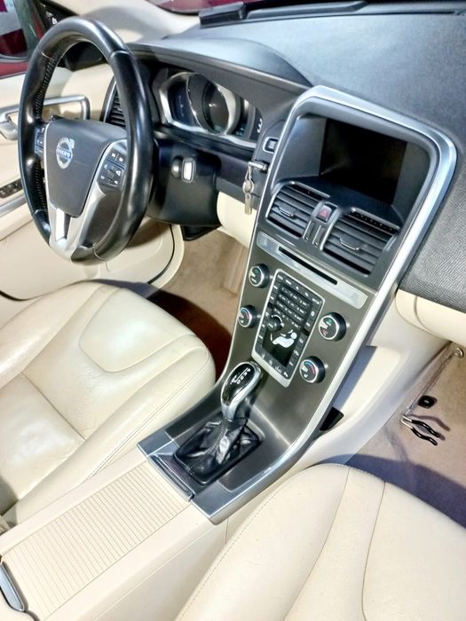 VOLVO XC60 SUMMUM D4, 2.0 Diesel , 181 CP , EURO 6 , An 2014
