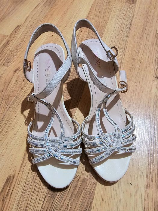 Босоножки 35 размер