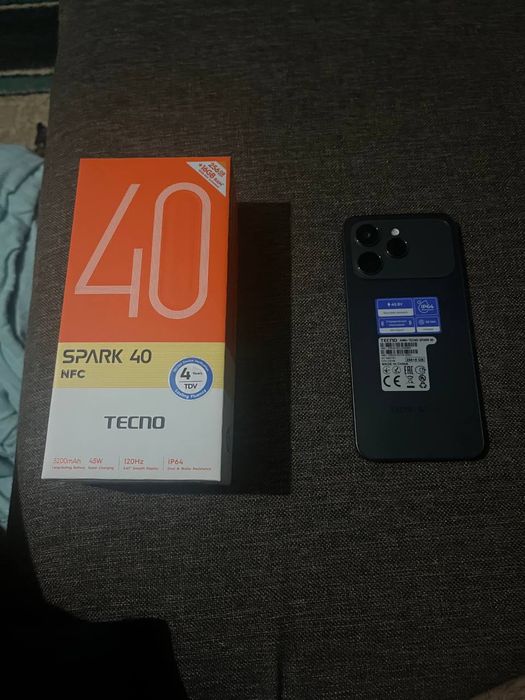 Iphone 12 red 64 gb и techno spark 40 256gb