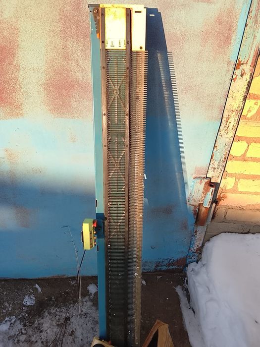 Продам вязальную машинку Нева 5
