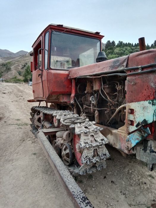 Buldozer DT75 sotiladi