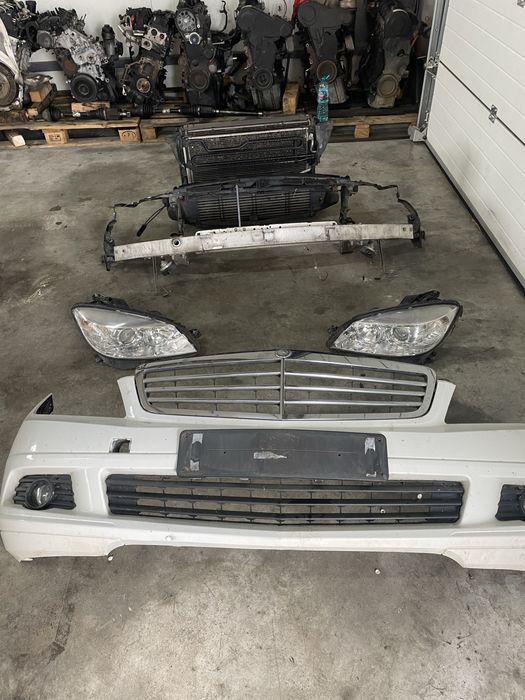 Far stanga / dreapta Mercedes w204 c class