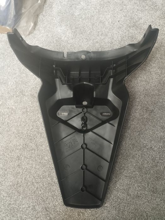 Aripa spate, suport numar pentru yamaha xmax model 125 si 250.