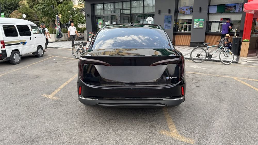 Hongqi e qm5 sotiladi.