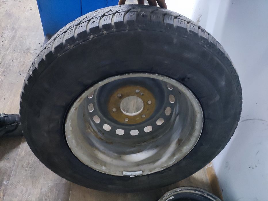 Шина с диской 215/75/16