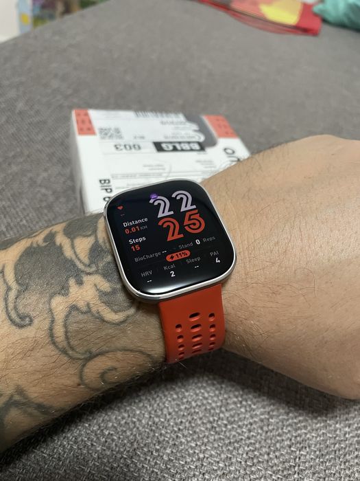 Смарт часовник Amazfit Bip 6 - нов!