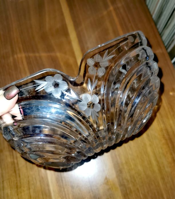 Кристална фруктиера тежка масивна с деликатни флорални гравюри красива