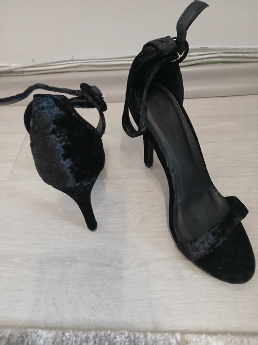 Дамски обувки чисто нови