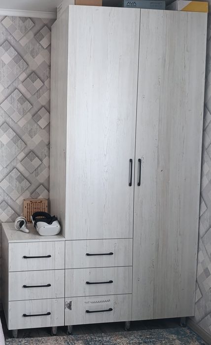 Продам шифоньер 
Цена 50000