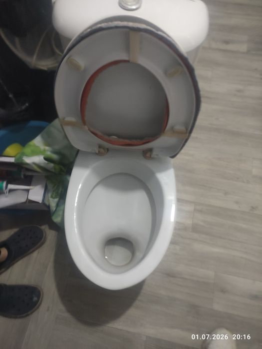 Продам унитаз б. У