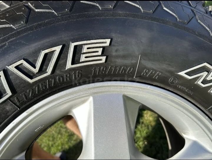 Продам резину на джипа