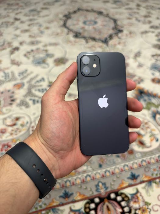 iPhone 12, 64 gb.