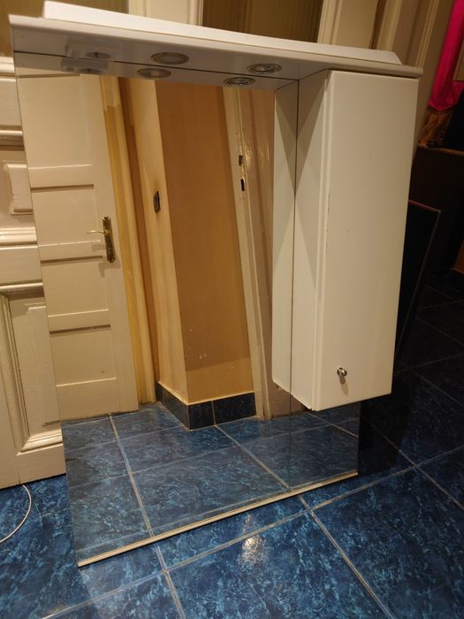 Oglindă baie cu dulăpior 80 cm lățime, un metru înălțime cu becuri