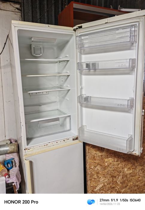 Продам холодильник буу