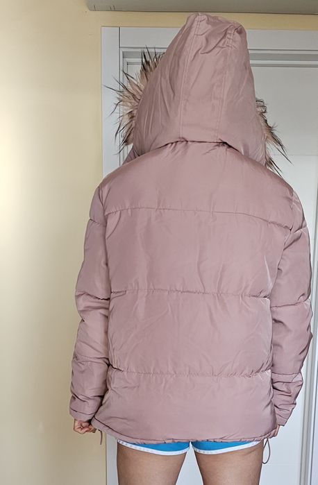 Зимно яке  H&M със страхотна качулка.