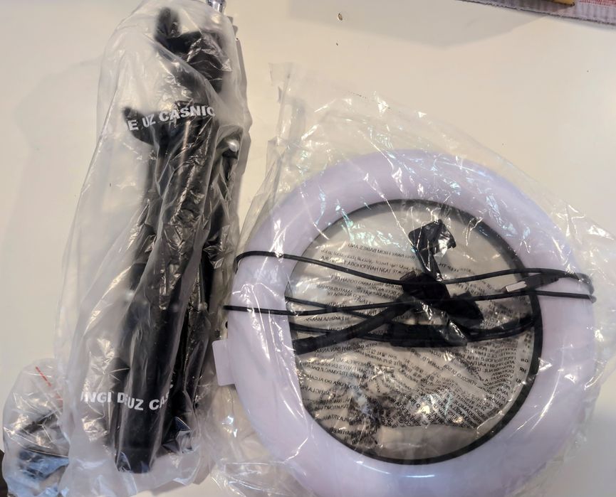 Ring Light LED 10" (26 cm) cu stativ și suport telefon – Nou