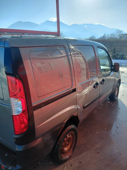 Vând/schimb  Fiat Doblo.