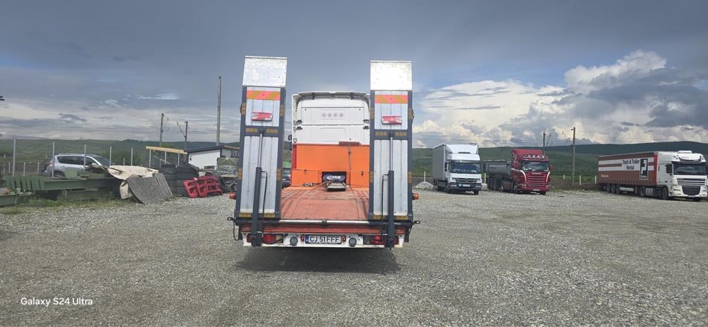Vand sau schimb platforma Scania 16 t util