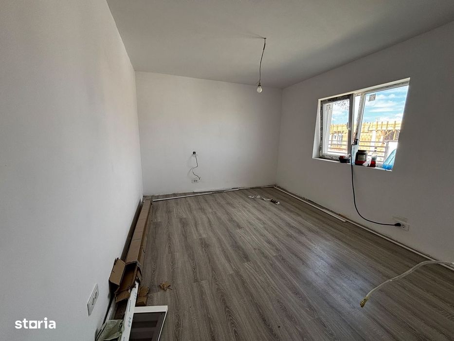Casa parter- pod mansardat- 3 camere- 350mp teren- beci- 200m  autobuz