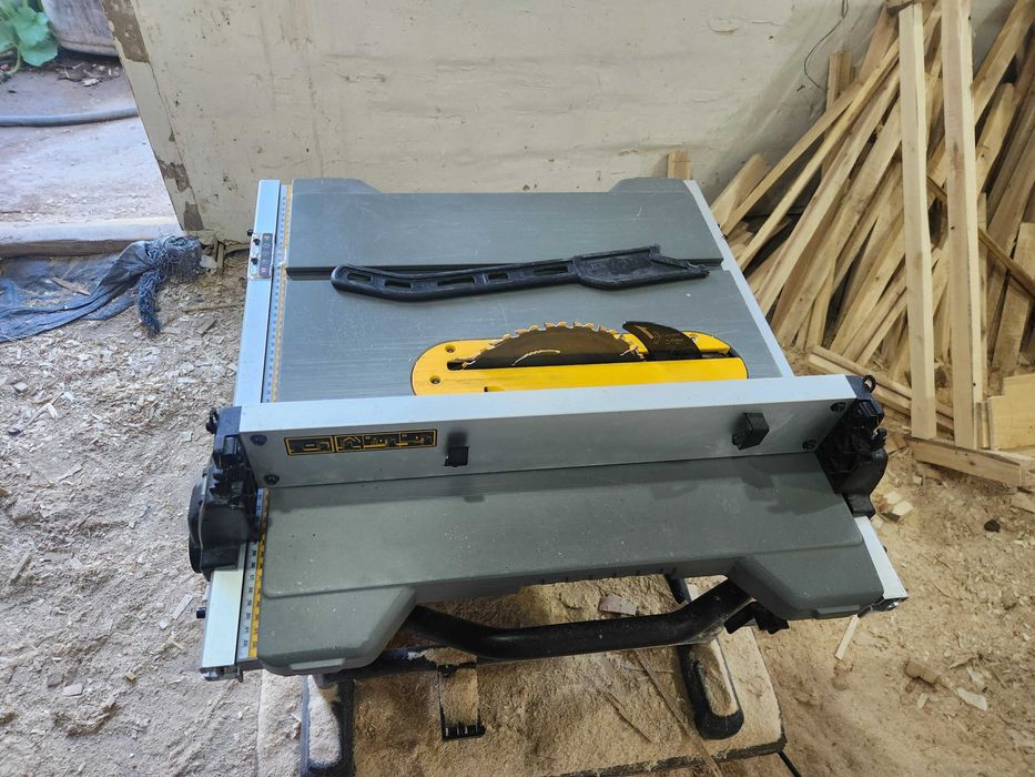Stanok Pila Dewalt