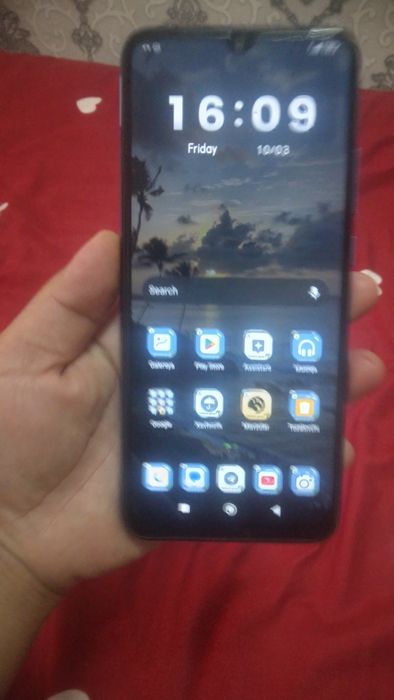 Redmi 10s xolati alo hech qayerida singan qirilgan joyi yuq.