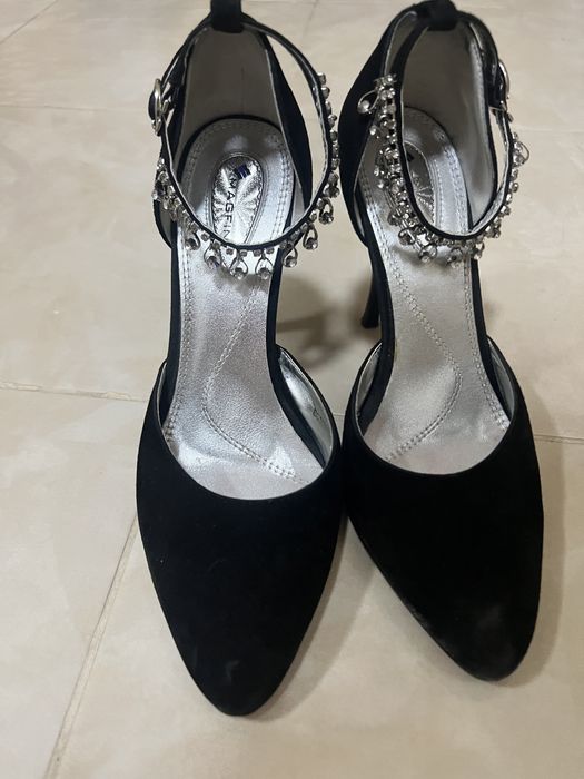 Продам черные туфли