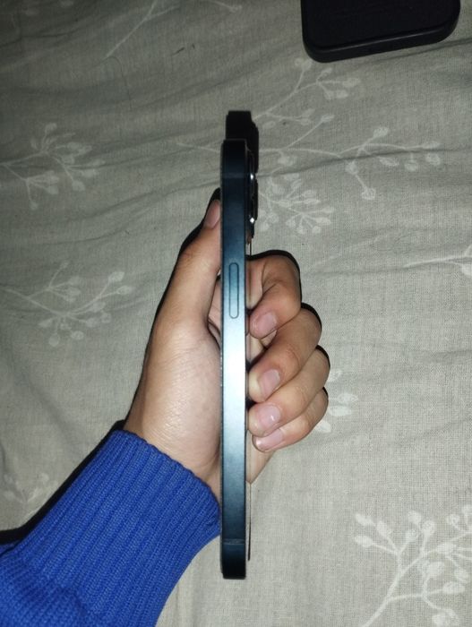 iPhone 13 акб 83%