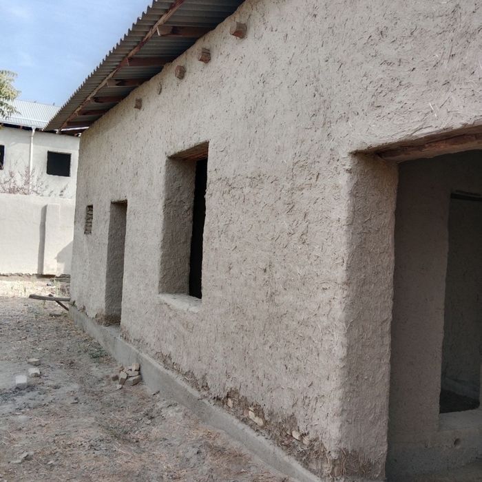 Ромитан сентрда курилиши тугалланмаган участка сотилади 4.6 сотих. Тел