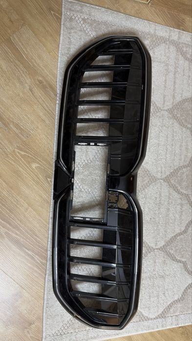 Решетка радиатора в оригинале БМВ G60