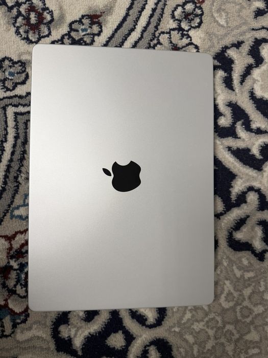 Продам Macbook Pro M3 Pro 18/512