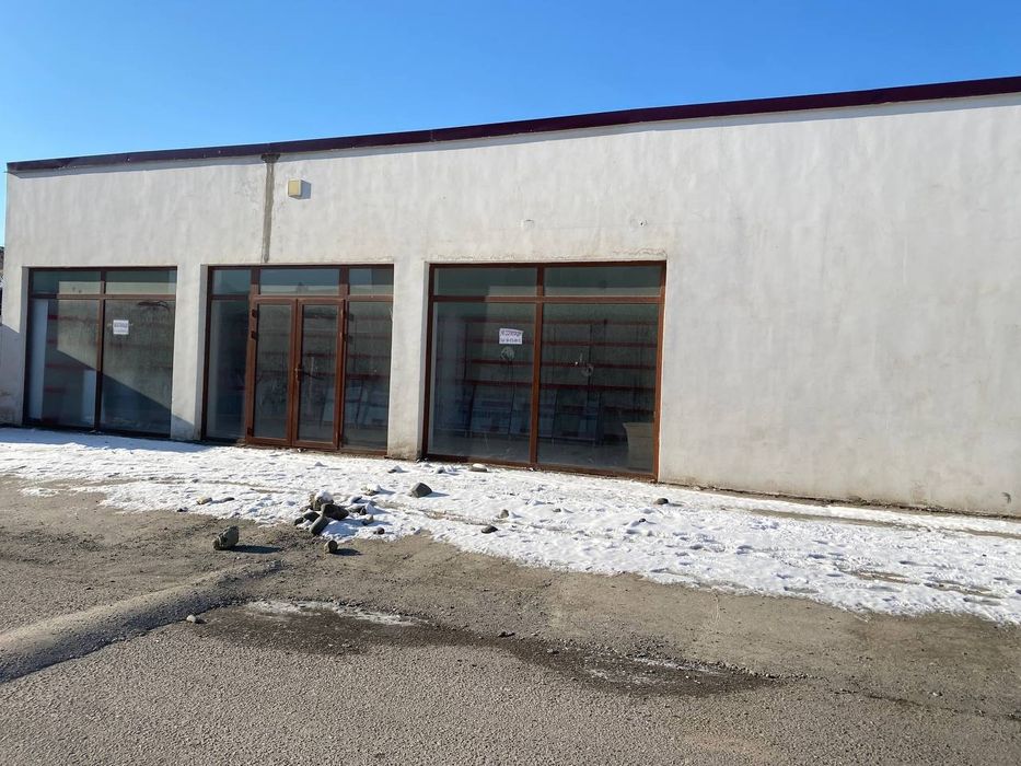 Ховли сотилади, 2 та магазини билан