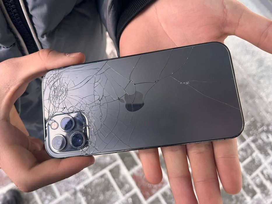 Обменяю айфон 12 про